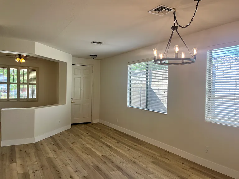 2413 W Lewis And Clark Trl — Photo 3