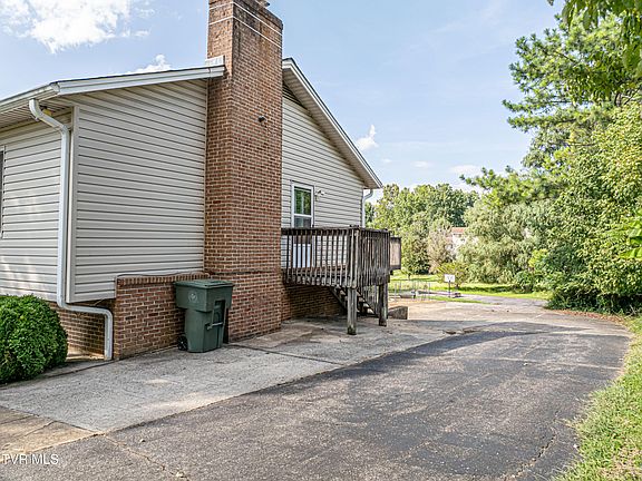 2nd image of 285 Bogey Dr