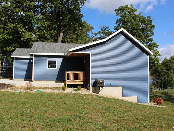 3rd image of 6347 Woods Trail Dr