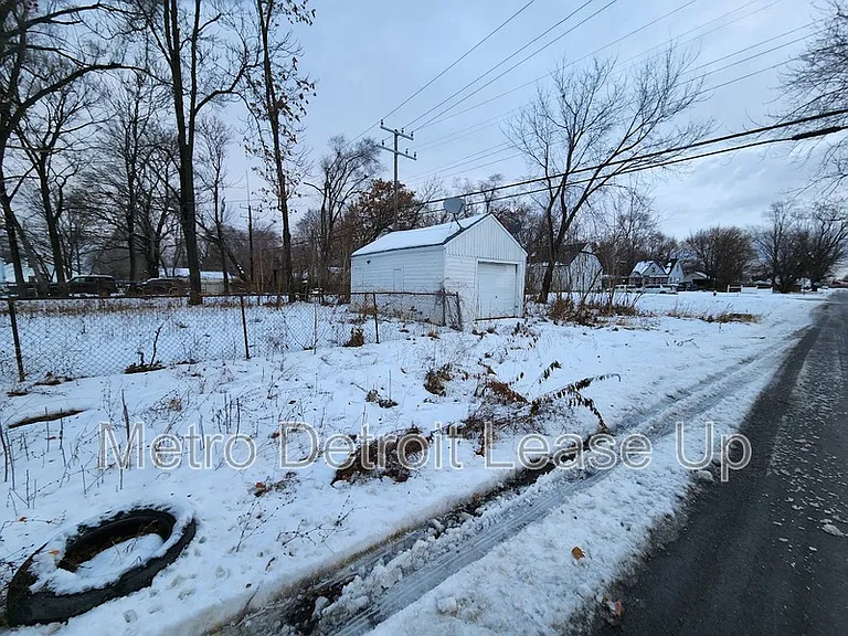12000 Plainview Ave — Photo 11