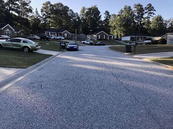 Exterior Neighborhood (street photo)