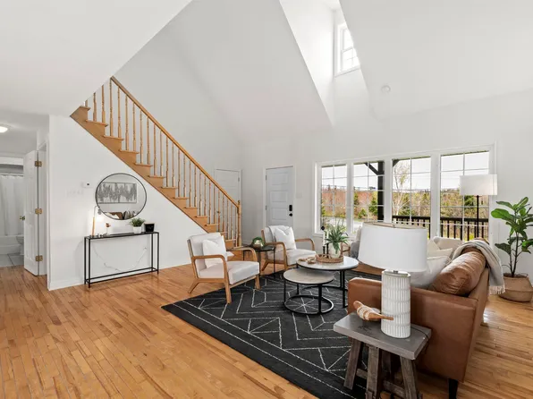 24 Kelly Dr, Halifax, NS B3V 1E8