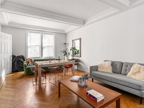 5th image of 2969 Perry Avenue