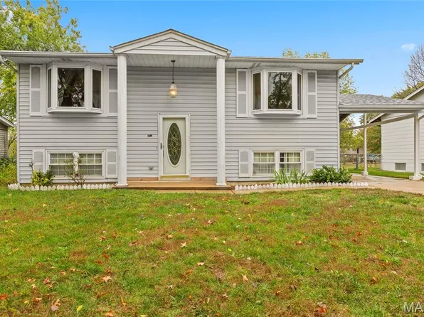 1273 Pequeno Ln, Fenton, MO 63026