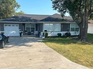 6380 Dave St, Groves, TX 77619