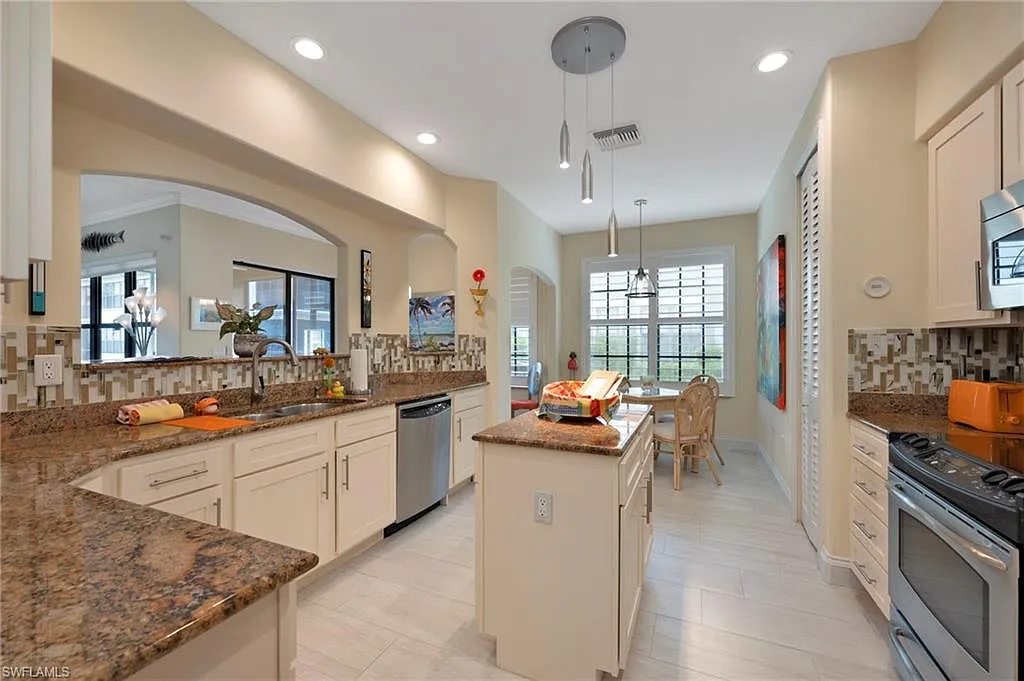 3 bed, 2.0 bath, 1744 sqft, $4,200 — Photo 3