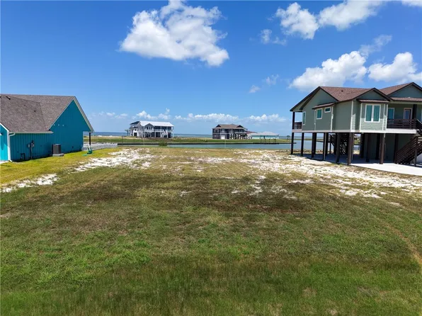 1513 Cape Velero Dr, Rockport, TX 78382