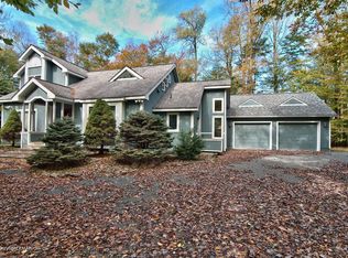 1504 Crestview Ln, Pocono Pines, PA