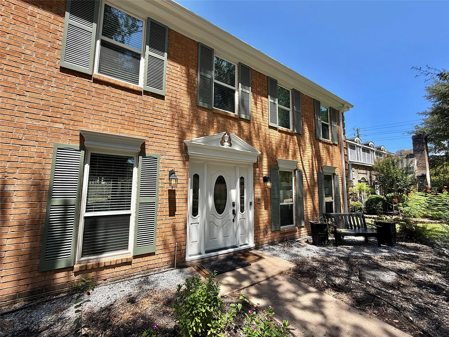 4 bed, 2.5 bath, 2708 sqft, $2,990 — Photo 2