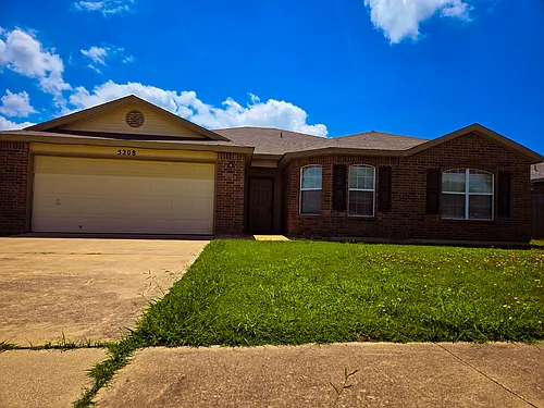 5208 Bridle Dr Photo 1