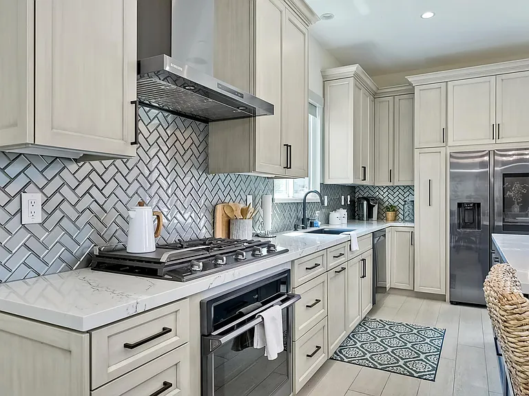 126 Dahlia Ave — Photo 4