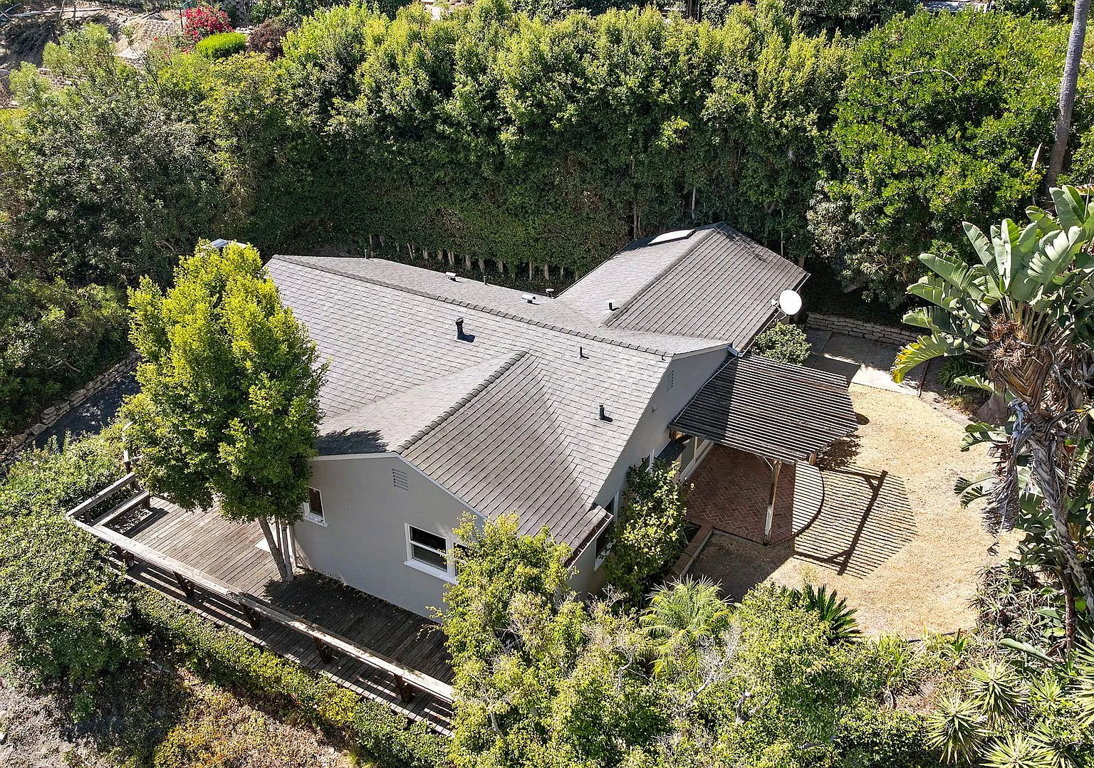 Single Level Home with Ultimate Privacy — Photo 3