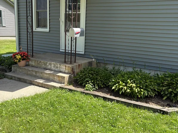 2039 Adel St, Janesville, WI 53546