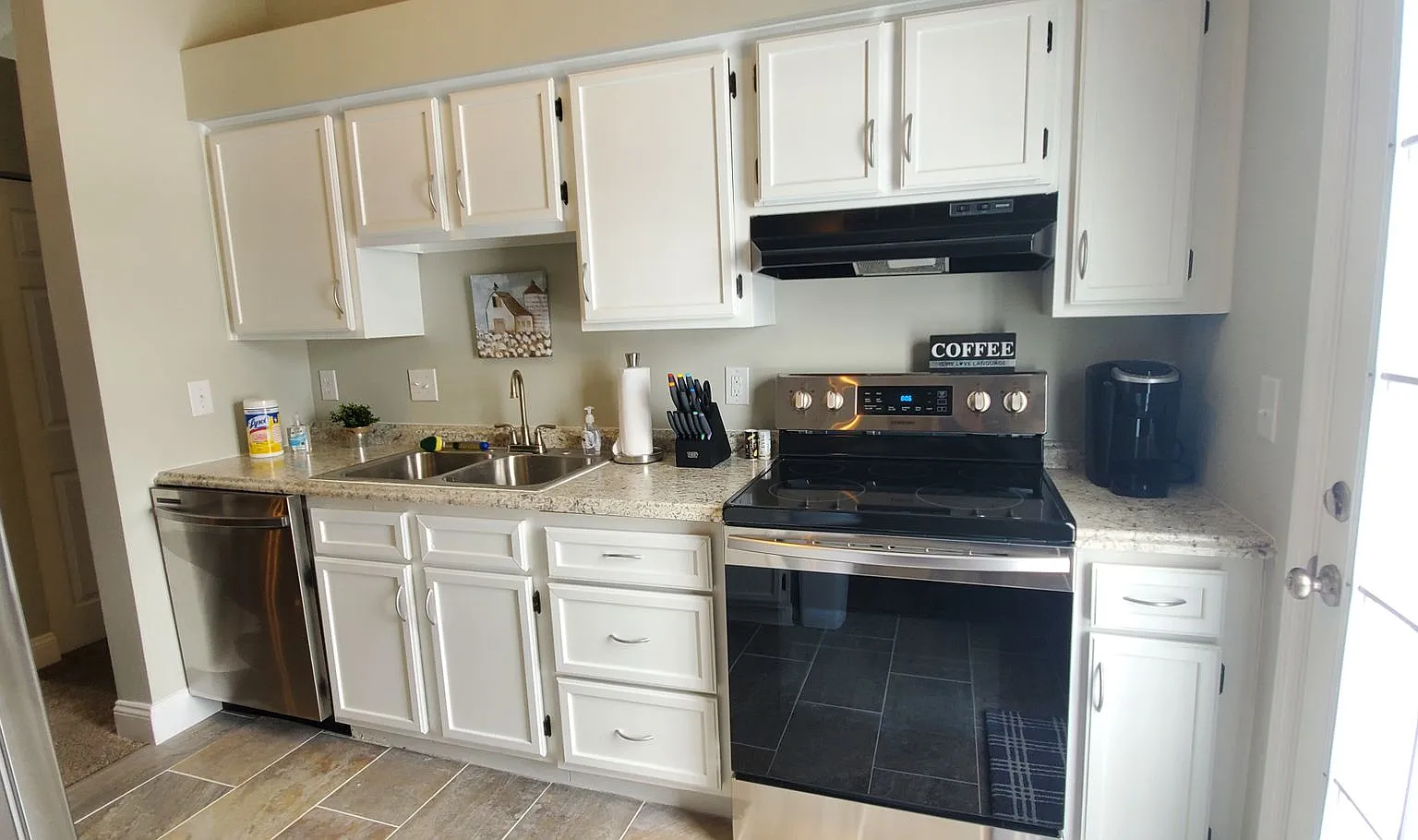 Fully Furnished Luxury Rental — Photo 4