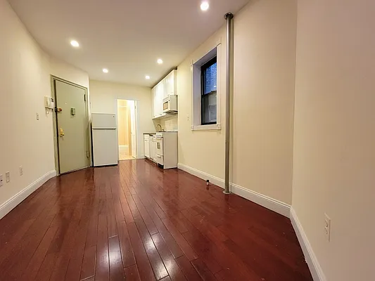 Rented by Gold & Appel Realty Corp | media 10