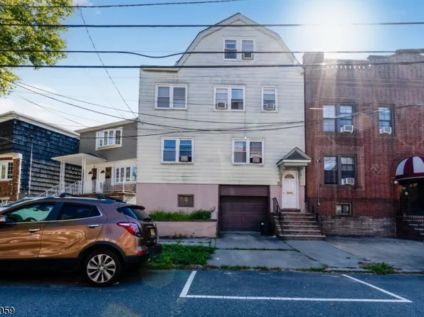 98 W 49Th St, Bayonne City, NJ 07002