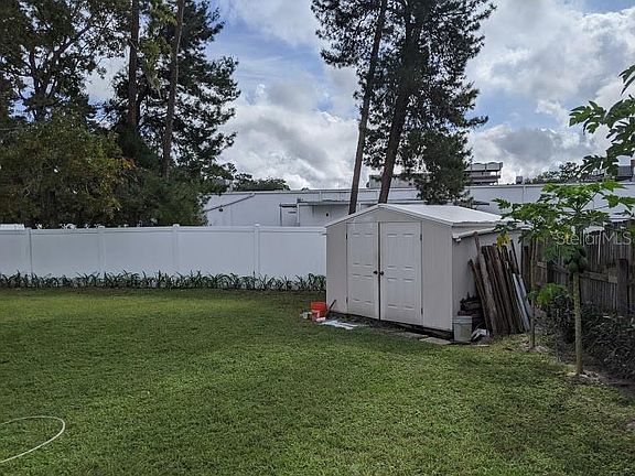 4th image of 1469 Thornhill Ln
