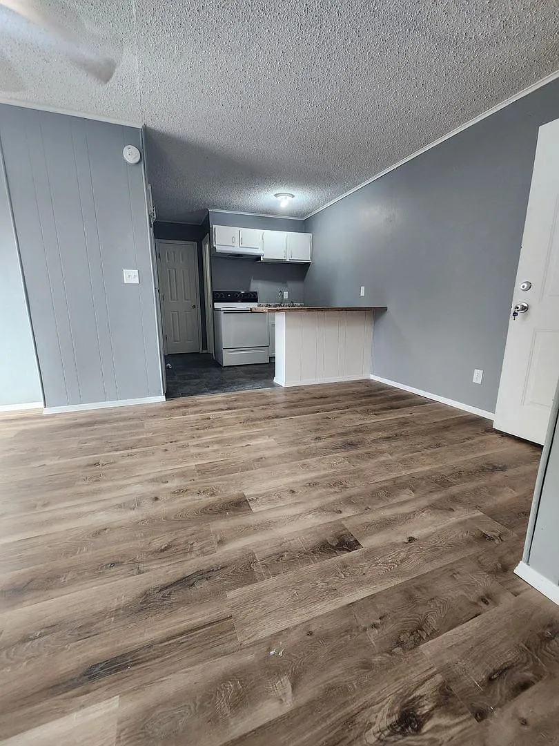 905 Vinewood — Photo 1