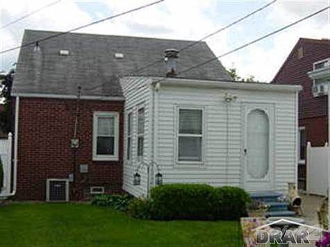 4th image of 1038 Winchester Ave