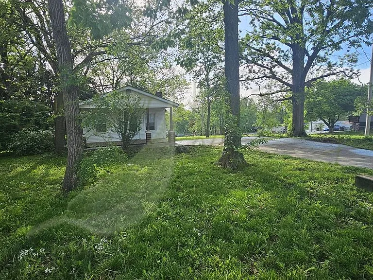303 N Huttig Ave — Photo 3