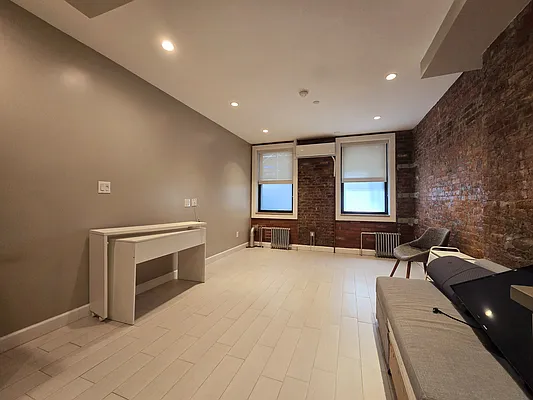 Rented by Matthew Gros-Werter, LREB  | media 10