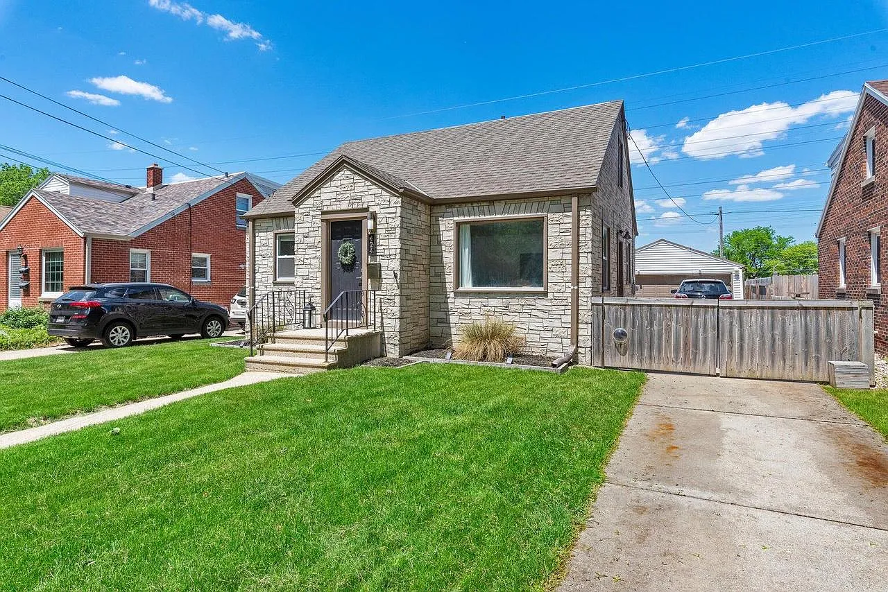 424 East Waterford AVENUE photo 1