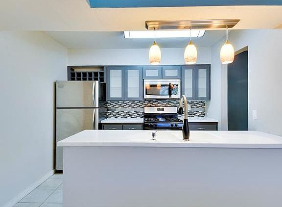 5th image of 2303 E Side Dr APT 213