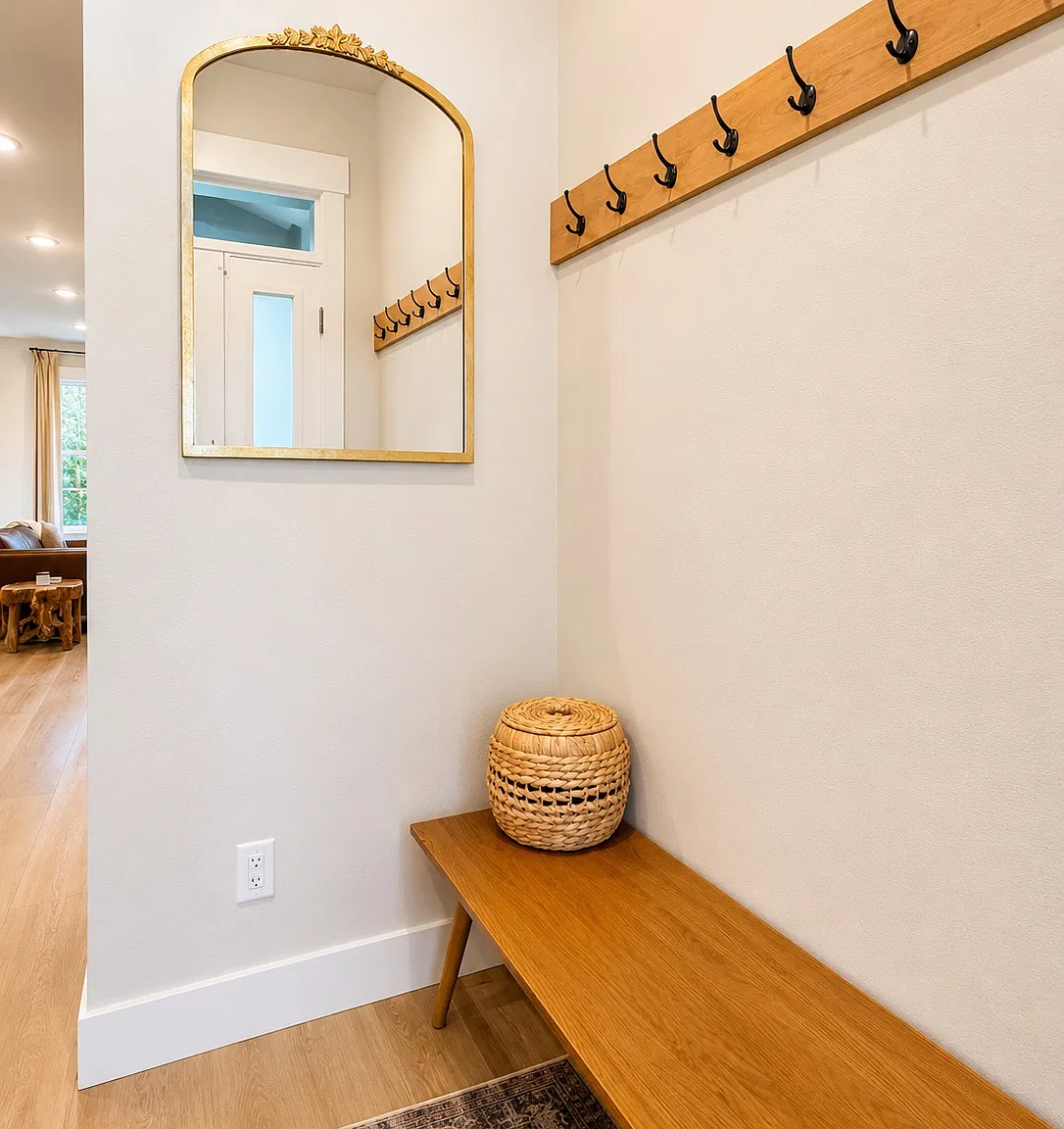 4 bed, 2200 sqft, $5,100 — Photo 3