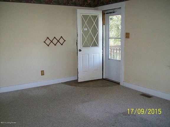 53 Green St after trash out 004