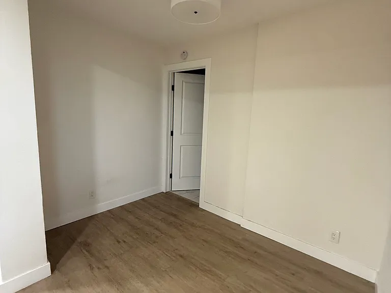 225 S Ventura Rd #84 — Photo 3