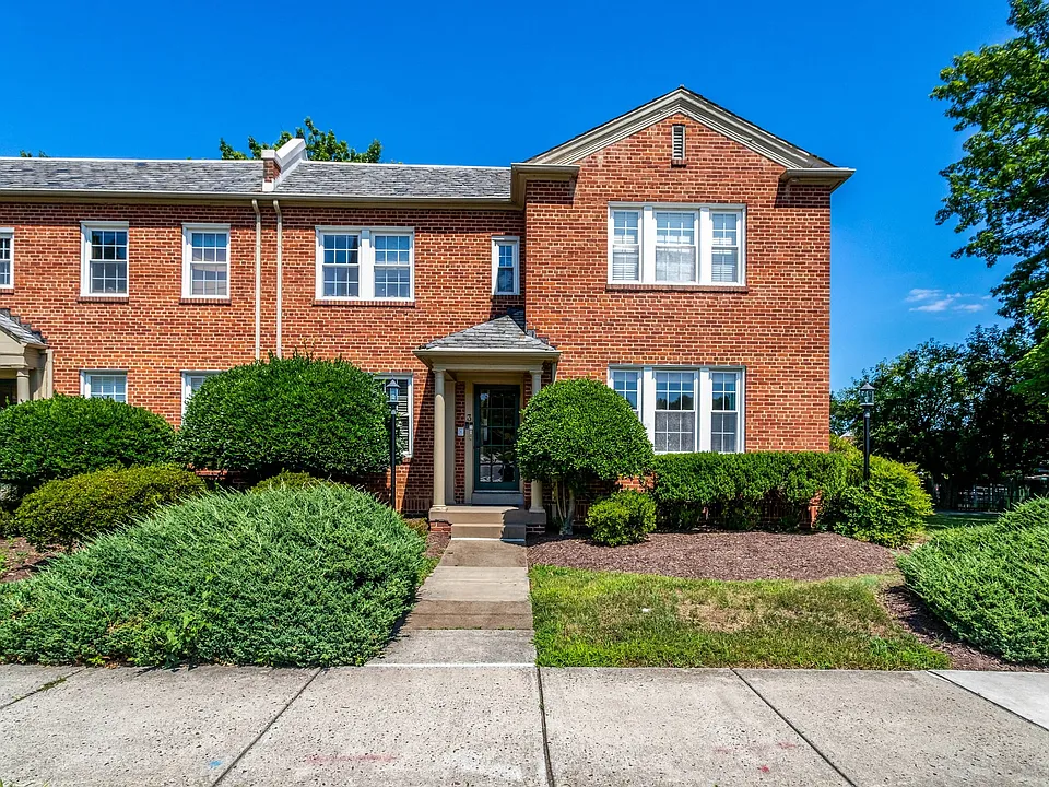 3 Russell Rd #3B