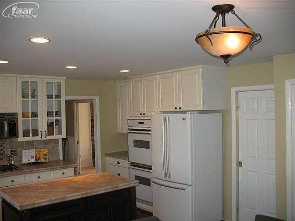 5th image of 4450 Savoie Trl