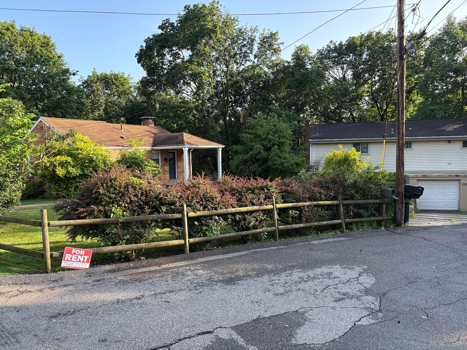 118 Elizabeth Ln — Photo 2