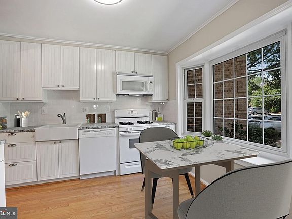 5th image of 2731 Carter Farm Ct
