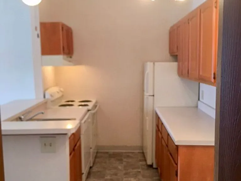 Southampton Apartments — Photo 27