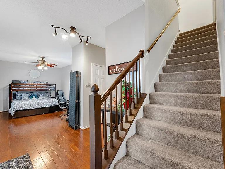 821 Cornell Ln — Photo 21