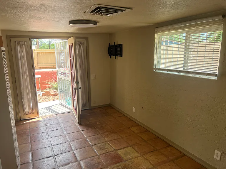 403 Columbia Dr SE — Photo 4