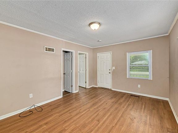 4th image of 2431 S Vermont Ave