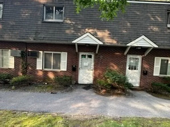 132 Thissell Ave APT 117, Dracut, MA 01826
