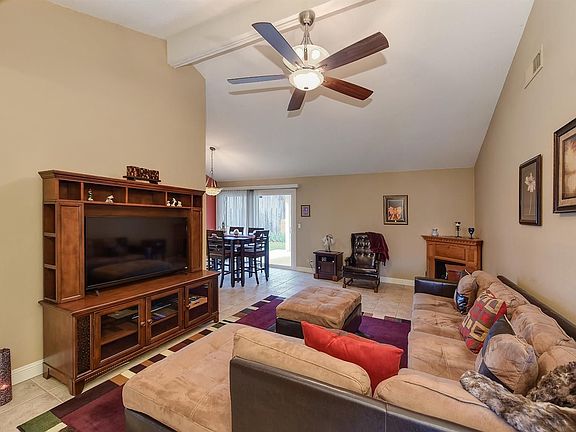 4th image of 6514 Villa Dr