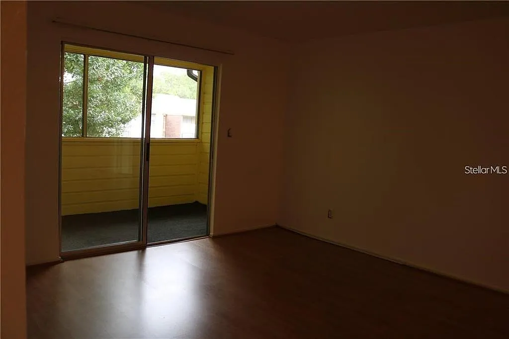 2 bed, 2.0 bath, 890 sqft, $1,595 — Photo 4