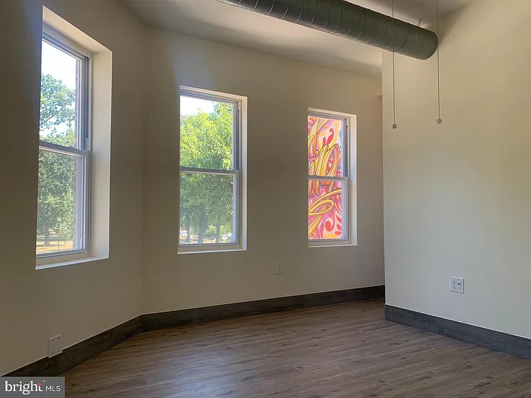 434 S 52nd St #3R — Photo 6