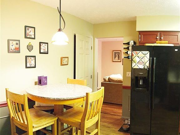 3rd image of 943 W Abbey Dr