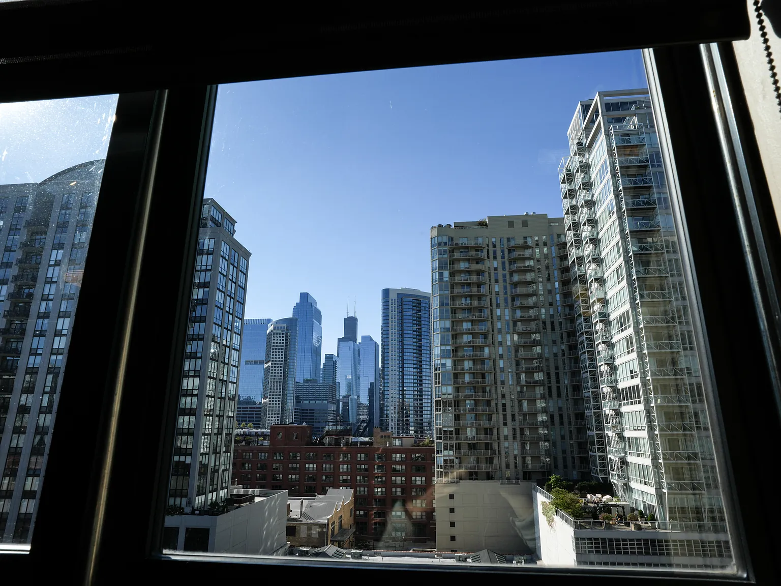 2 bed, 1100 sqft, $3,900 — Photo 2