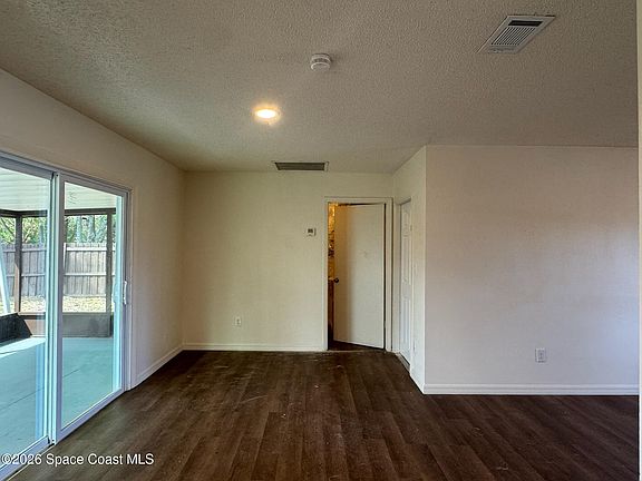 4th image of 1320 Creel Rd NE