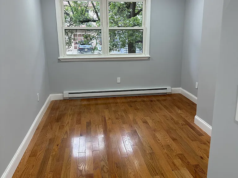182 Griffith St — Photo 8