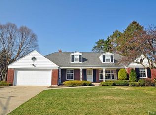 50 Shoreham Rd, Grosse Pointe Shores, MI 48236