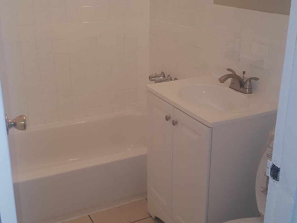 2nd image of 458 Lincoln Ave APT C4