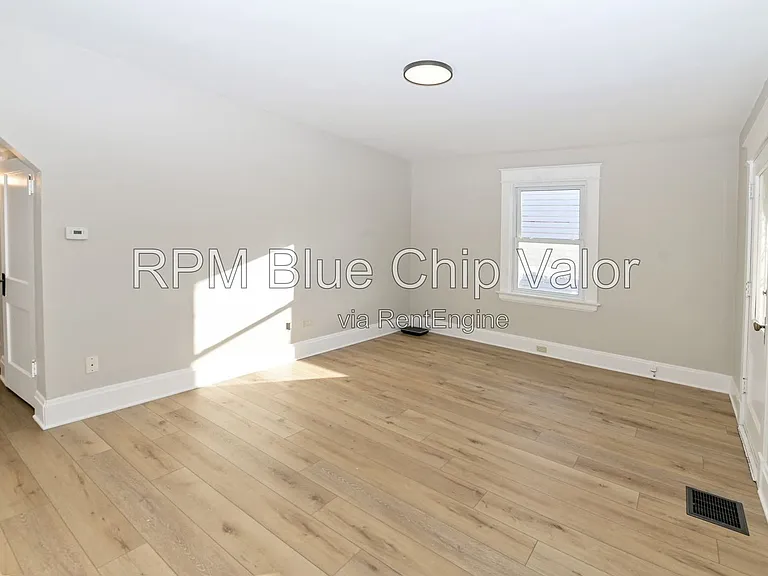 5214 Warren Ave #1 — Photo 9