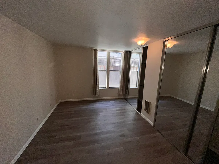 300 Vernon St #6 — Photo 8
